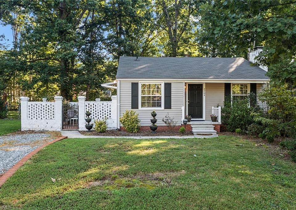 1st image of 2704 Shady Lawn Dr