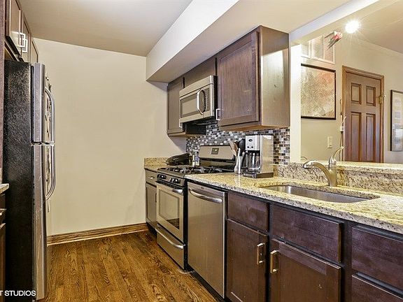 5th image of 1415 W Barry Ave