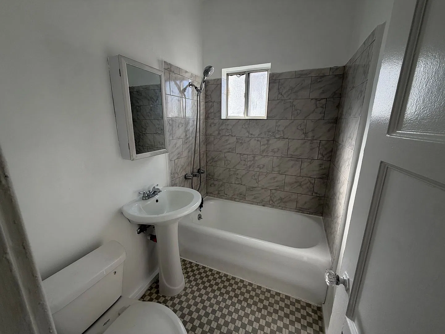 512 N. Alexandria Ave — Photo 4