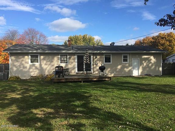 3rd image of 1794 N Sierra Way