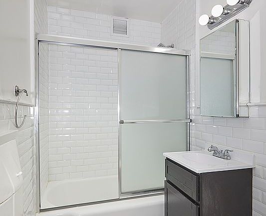 4th image of 229 E 28th St APT 5B