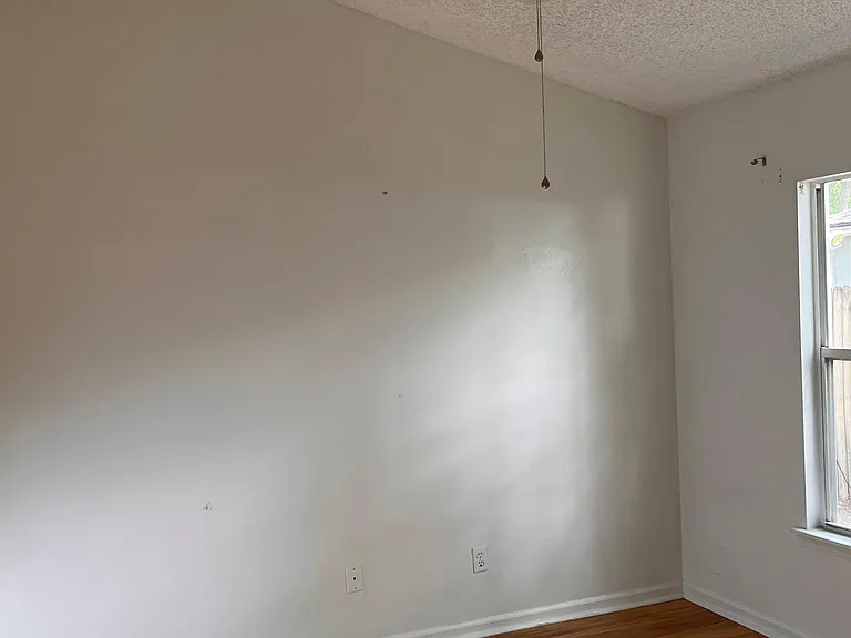 middle bedroom