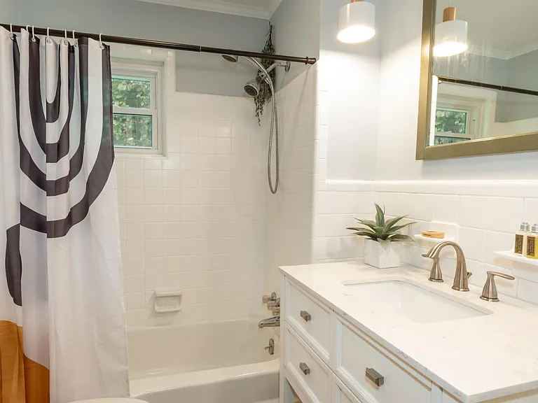 2243 Guerry Ave #B — Photo 10