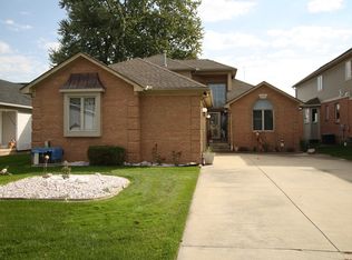 45900 Private Shore Dr, Chesterfield, MI 48047