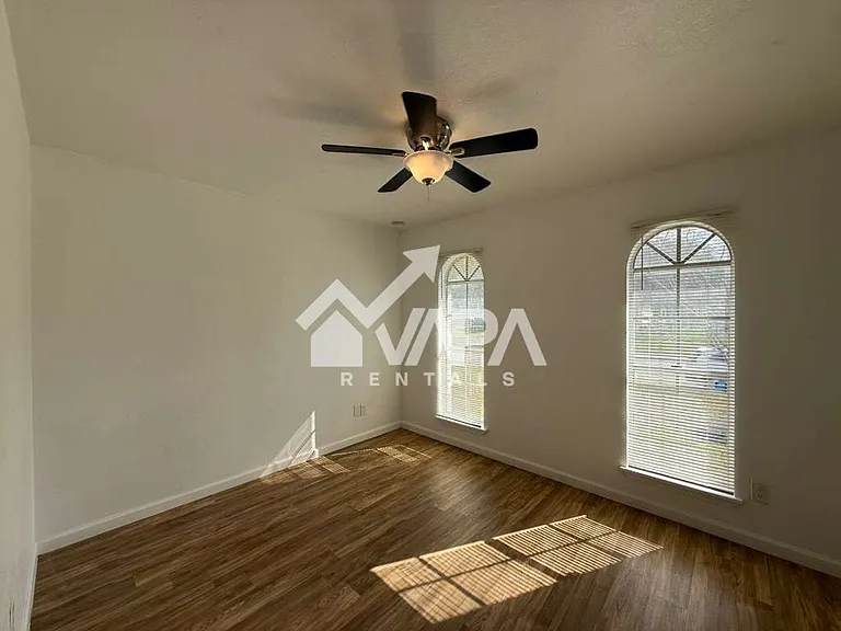 5019 Starfire St — Photo 10