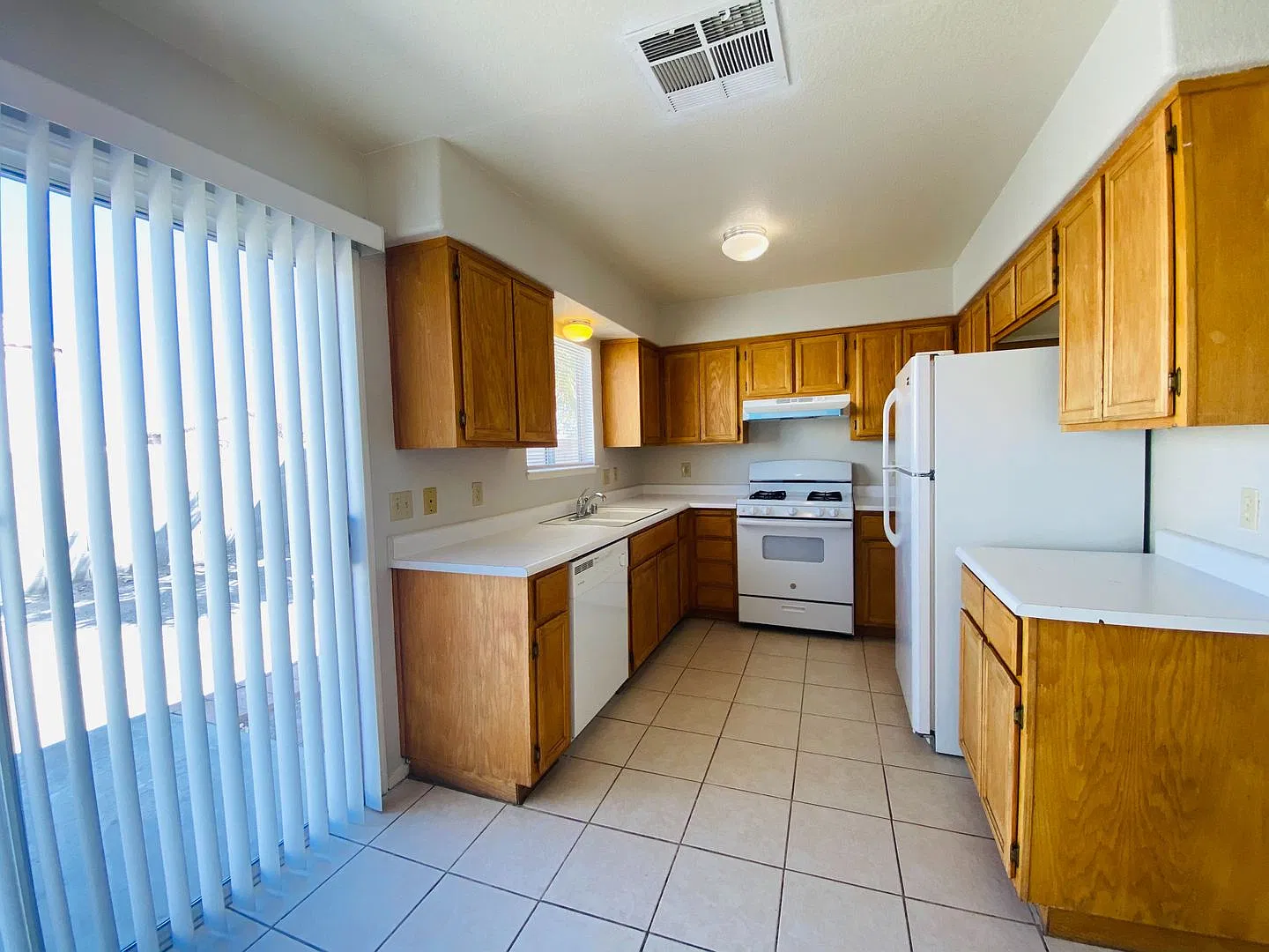 One Story Home Zoned For Palo Verde High School! — Photo 4