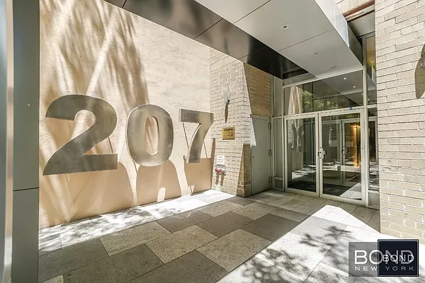 Rented by Bond New York | media 8