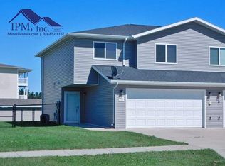 1925 28th St SW, Minot, ND 58701