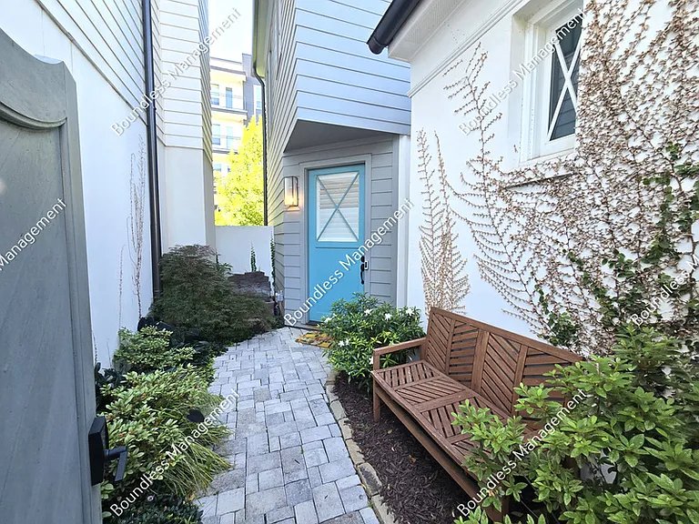 28 Bass St SE — Photo 2