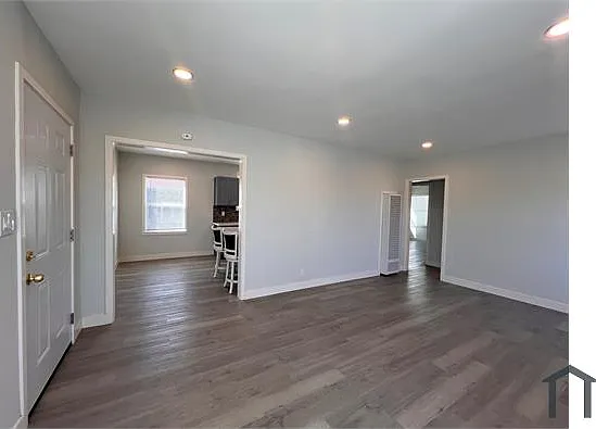 2 bed, 1000 sqft, $2,900 — Photo 3