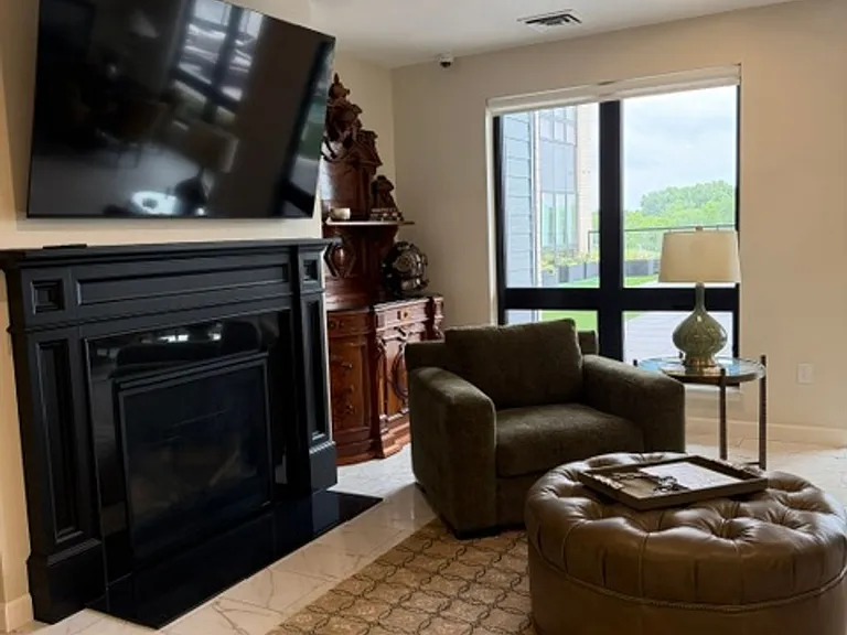 Brand New - War Eagle Apartments in the River Point District — Photo 13