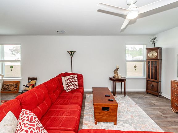 4th image of 506 Shady Maple St