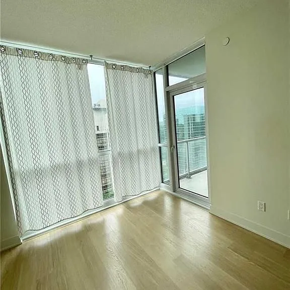 88 Sheppard Ave E #1510 — Photo 4