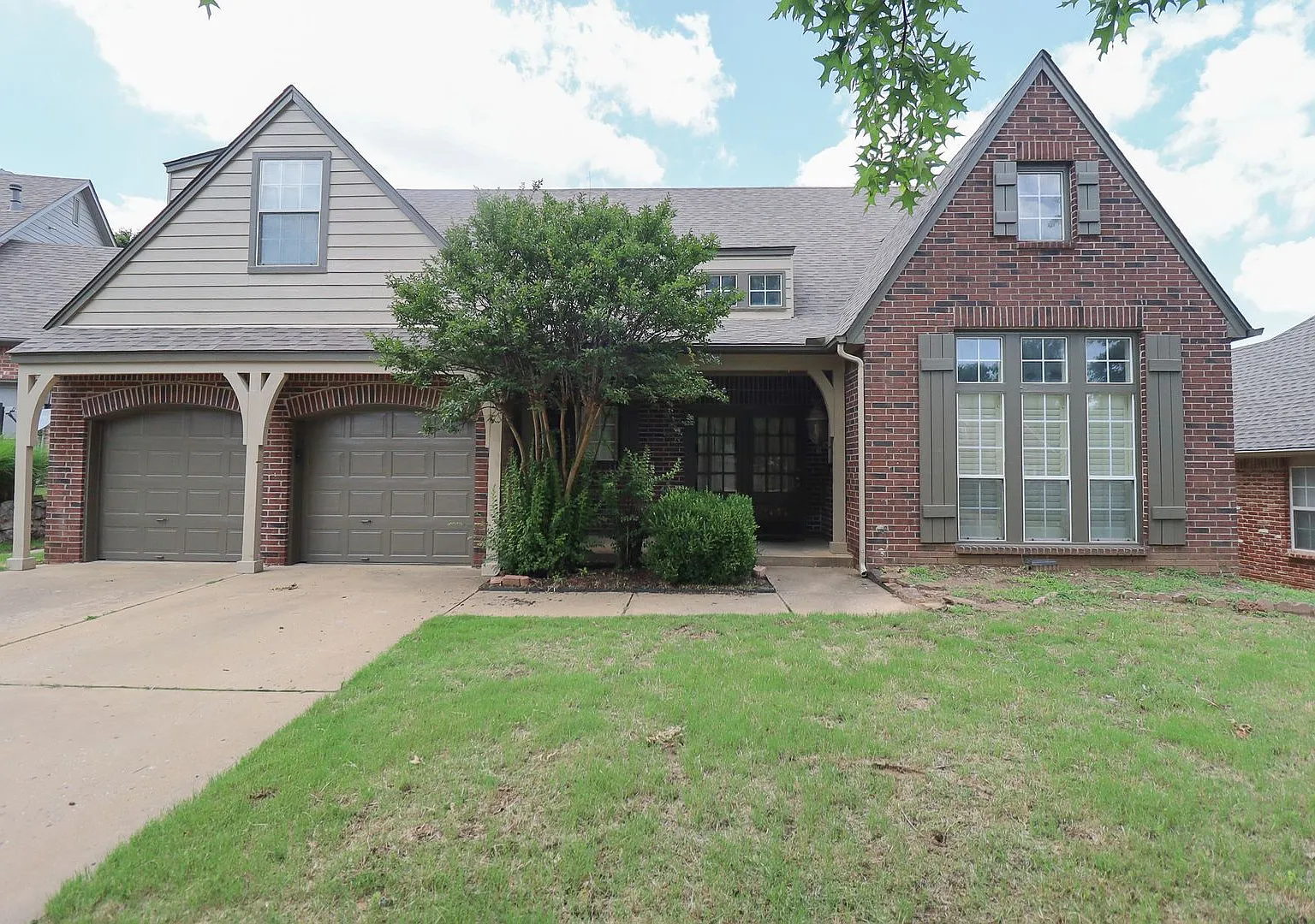 Huge, Gorgeous South Tulsa home ready for move in 05/15/2025 — Photo 1