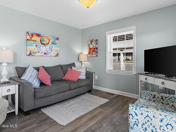 4th image of 417 N Shore Dr