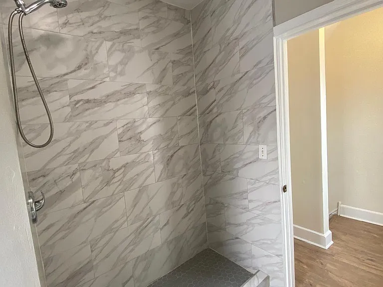 220 Pearl St — Photo 12