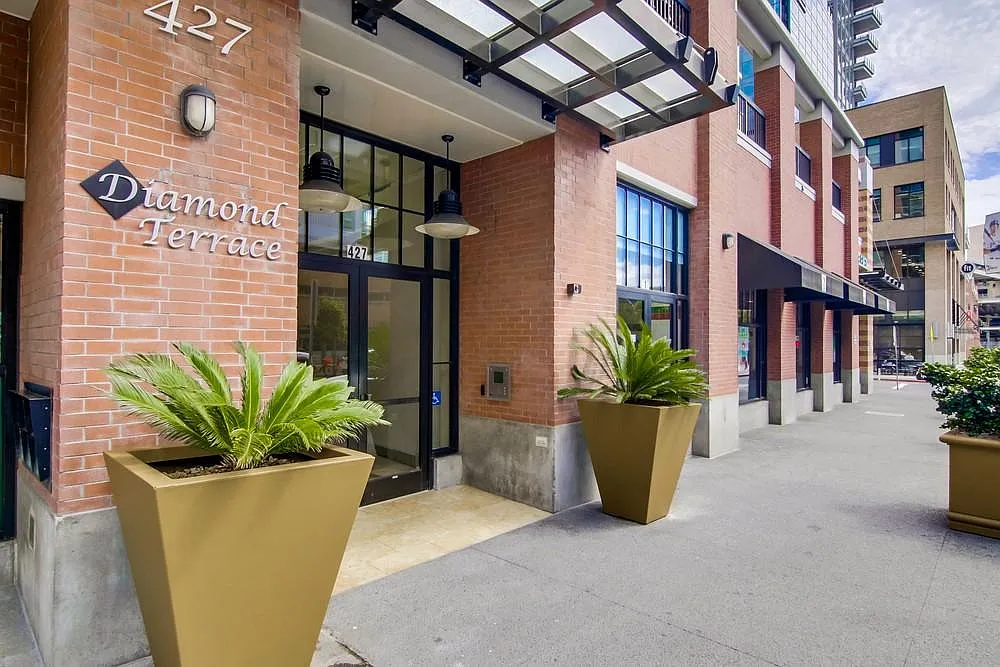 2 bed, 1018 sqft, $5,600 — Photo 3