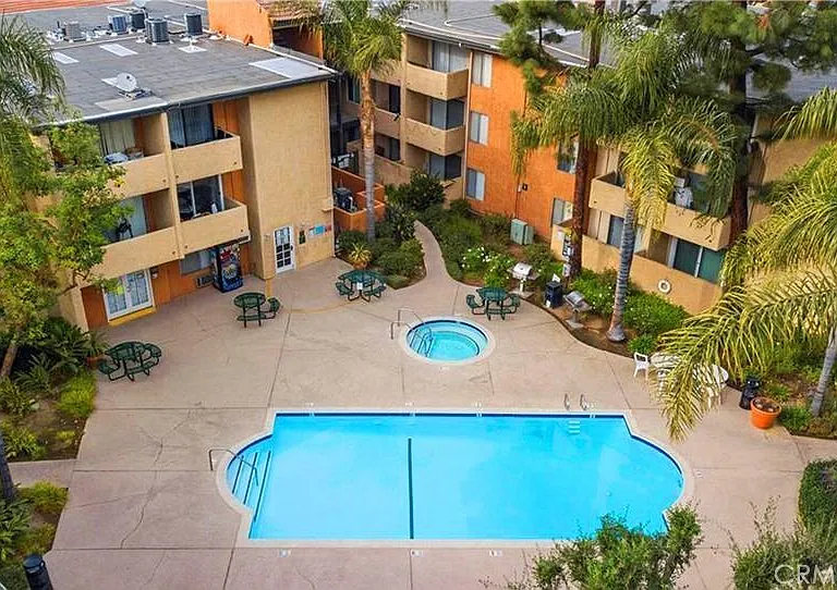 15425 Sherman Way #101 — Photo 13