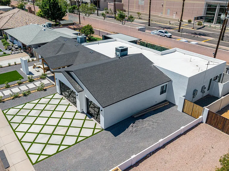 2544 E Pierson St — Photo 50