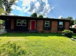 2215 Briarlea Rd, Greensboro, NC 27405