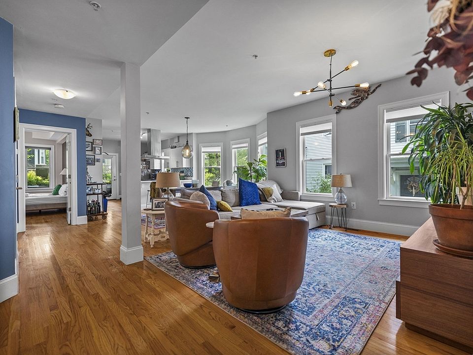 1st image of 49 Putnam St #1
