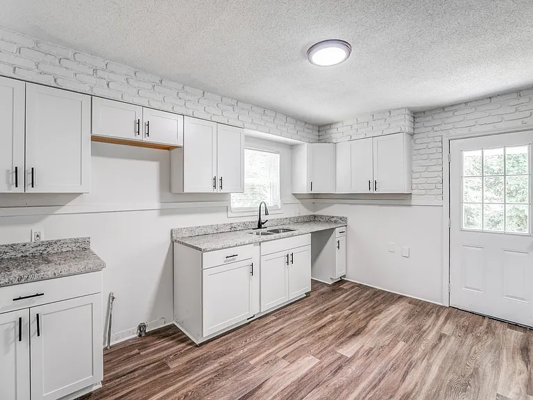 1473 Oberle Ave — Photo 3