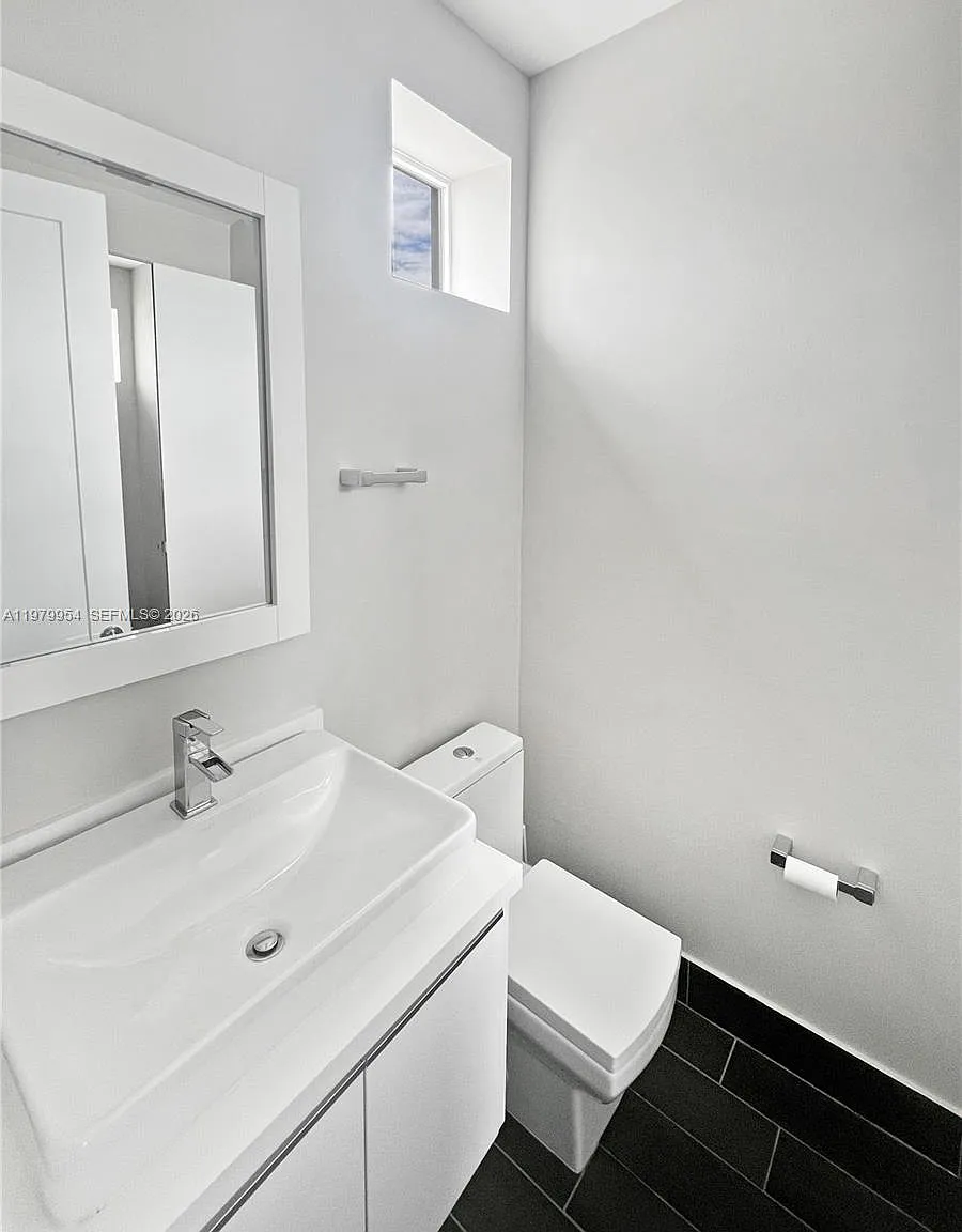 4 bed, 2655 sqft, $5,500 — Photo 1
