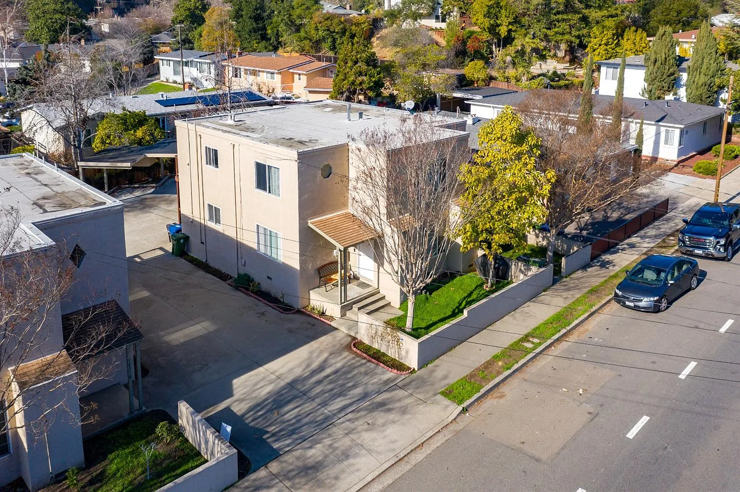18347 Redwood Rd photo 1