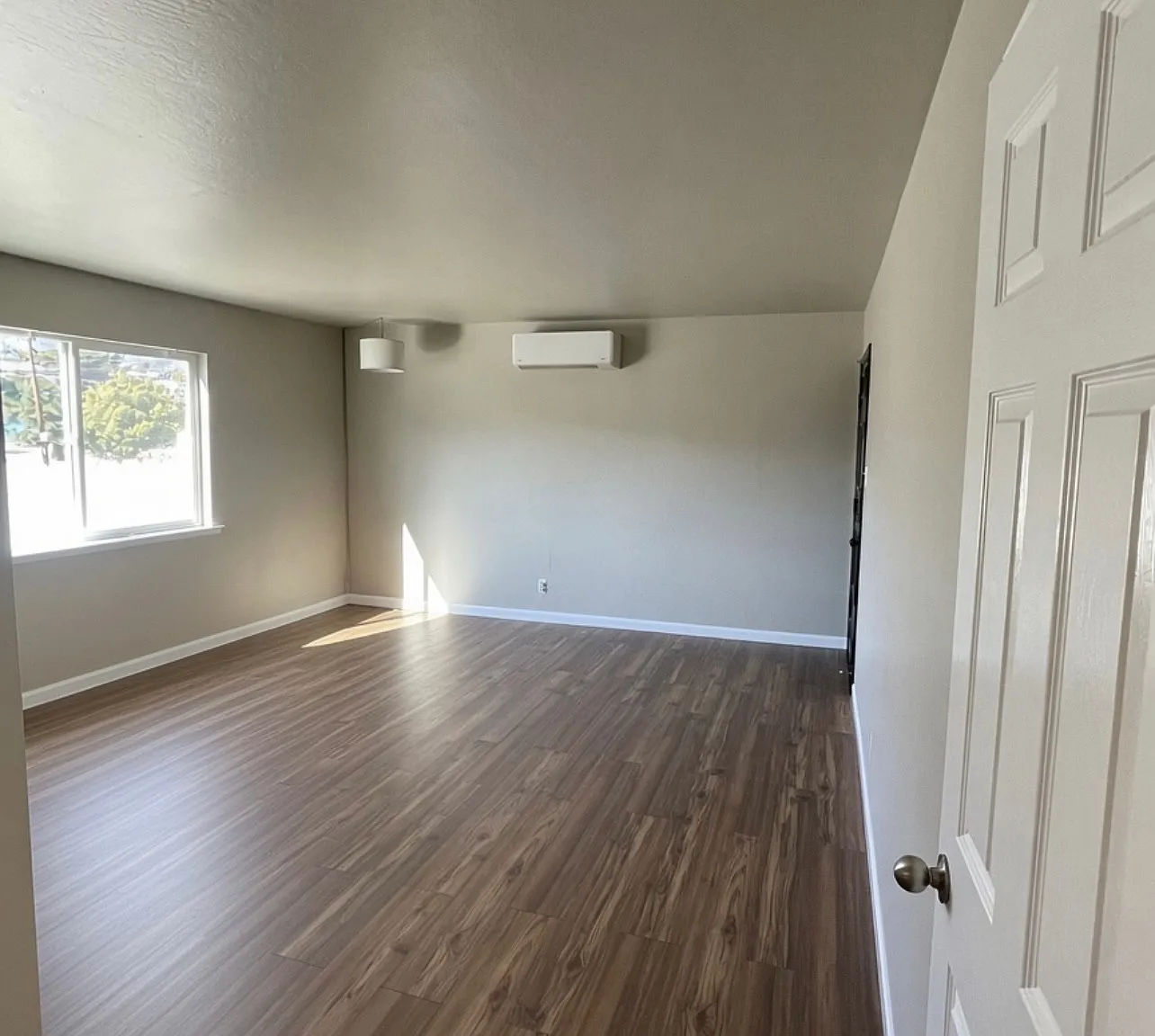 2 bed, 840 sqft, $3,400 — Photo 3
