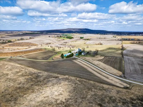 11040 Straubhaar Road, Blue Mounds, WI 53517