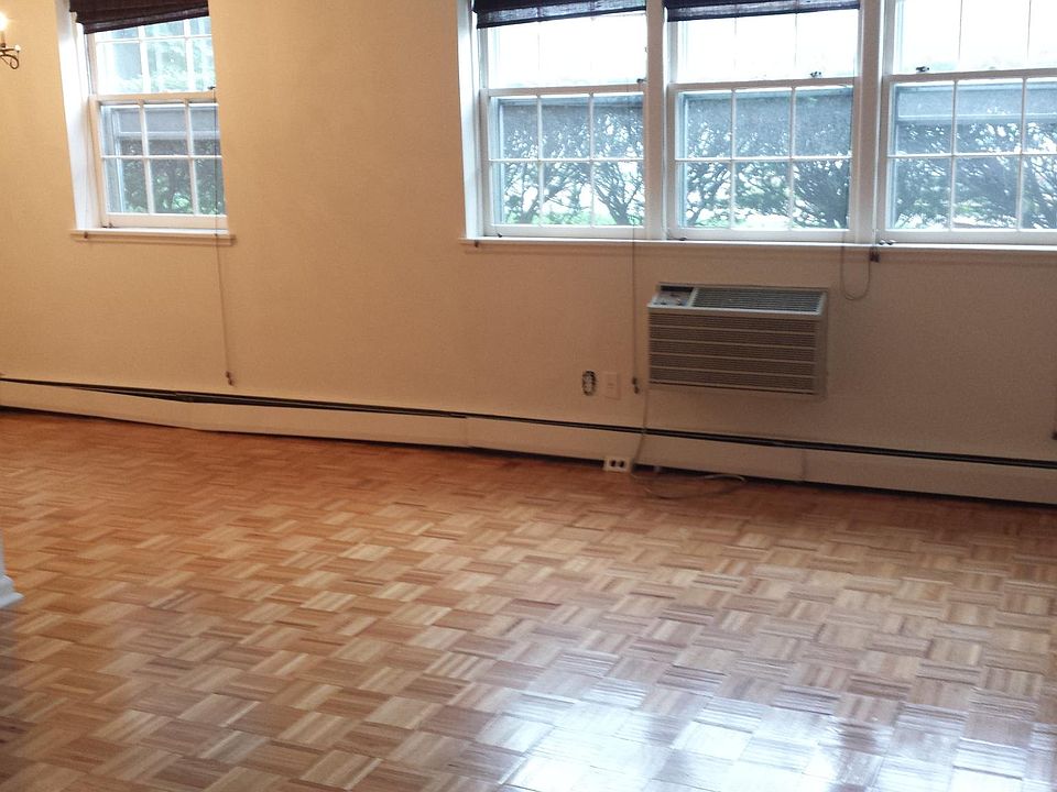 2nd image of 138 Roseland Ave APT 1