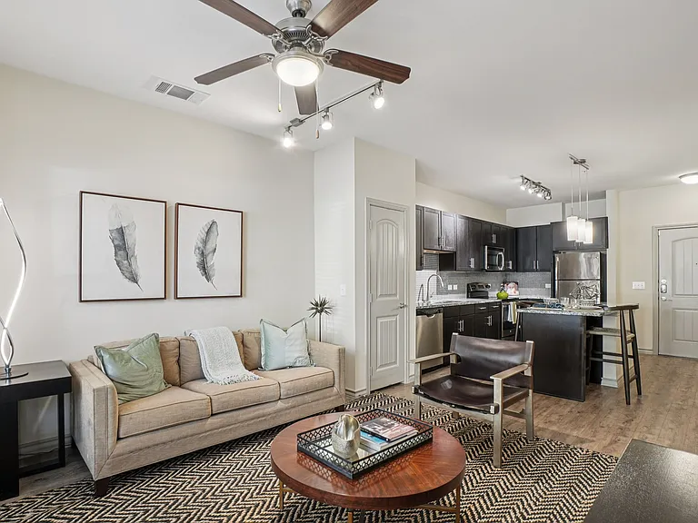 Mercer Crossing Apartments — Photo 3