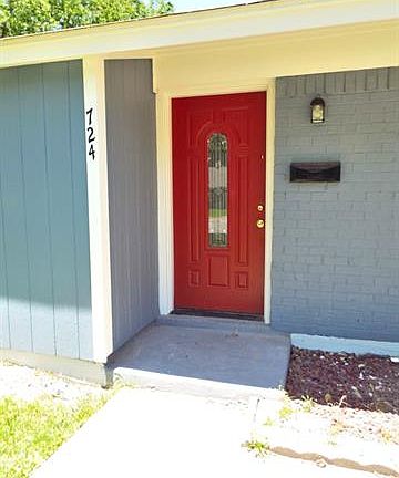 3rd image of 724 SW Southridge Dr