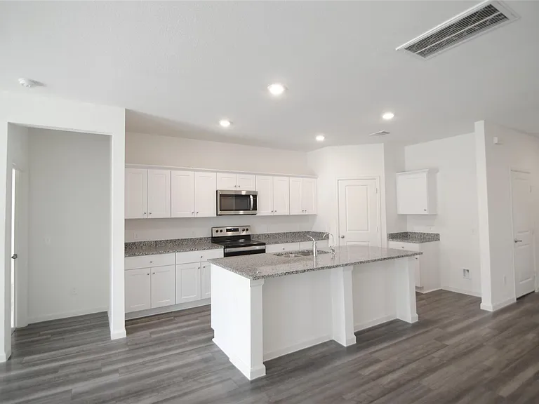 1052 Water Oak Ln — Photo 6
