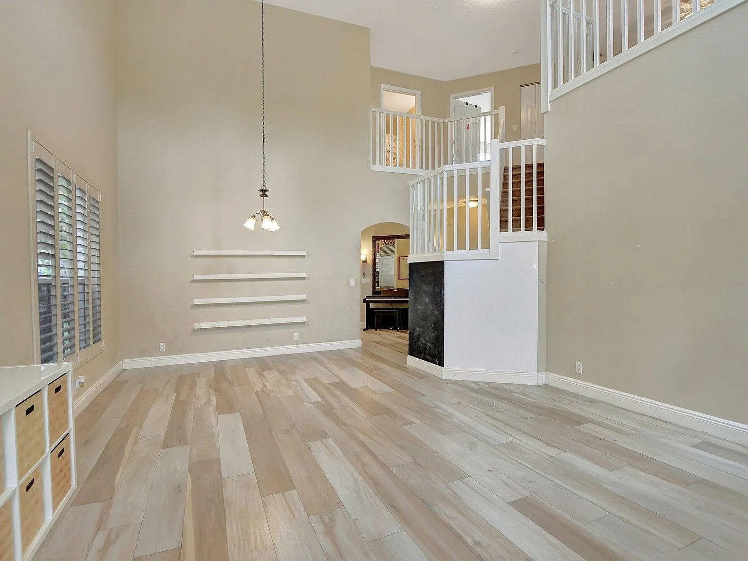 4 bed, 3.5 bath, 2675 sqft, $5,800 — Photo 4