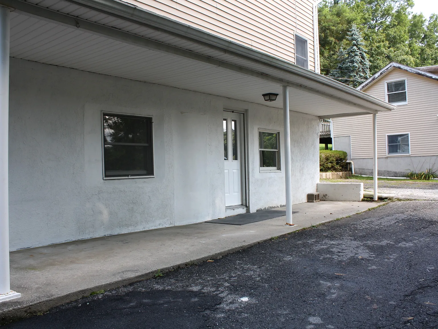 2 bed, 1050 sqft, $2,500 — Photo 1