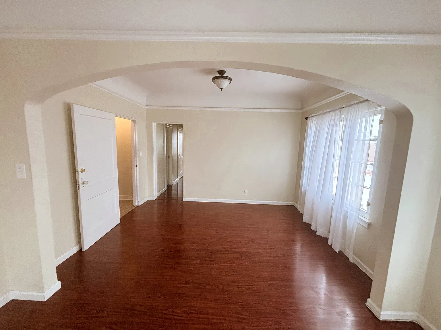 1 bed, 806 sqft, $2,200 — Photo 1