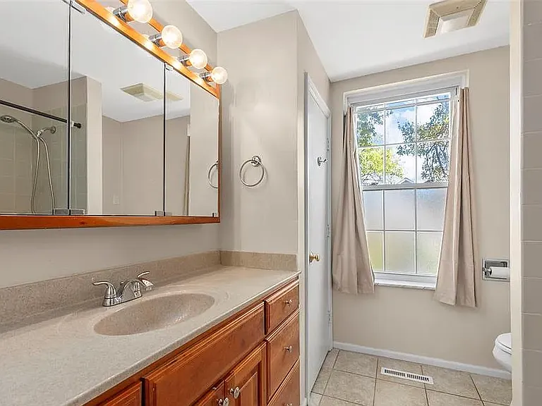 1118 S Mason Rd — Photo 4