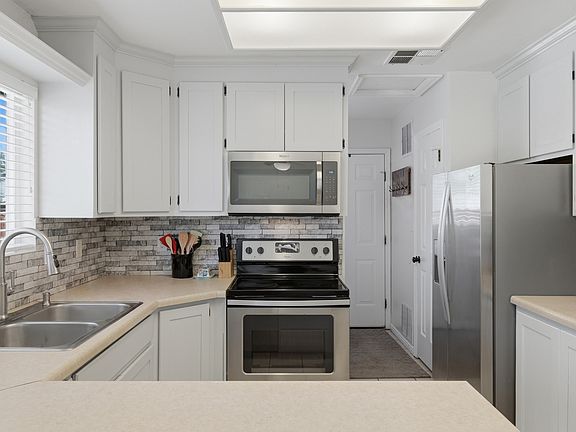 4th image of 270 S 460 W