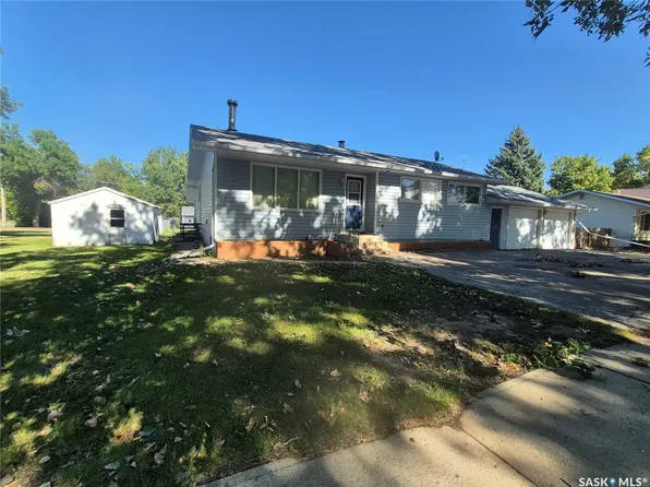 633 Beckwell Avenue, Radville, SK S0C 2G0