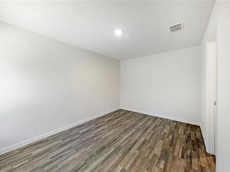1005 Dawson St — Photo 7