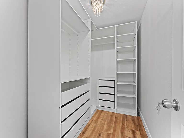 807 Midway Crst — Photo 27