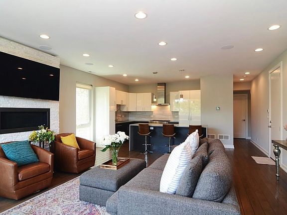 2nd image of 1821 W Armitage Ave #2