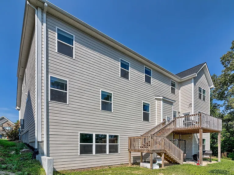 558 Mahonia Rd — Photo 50