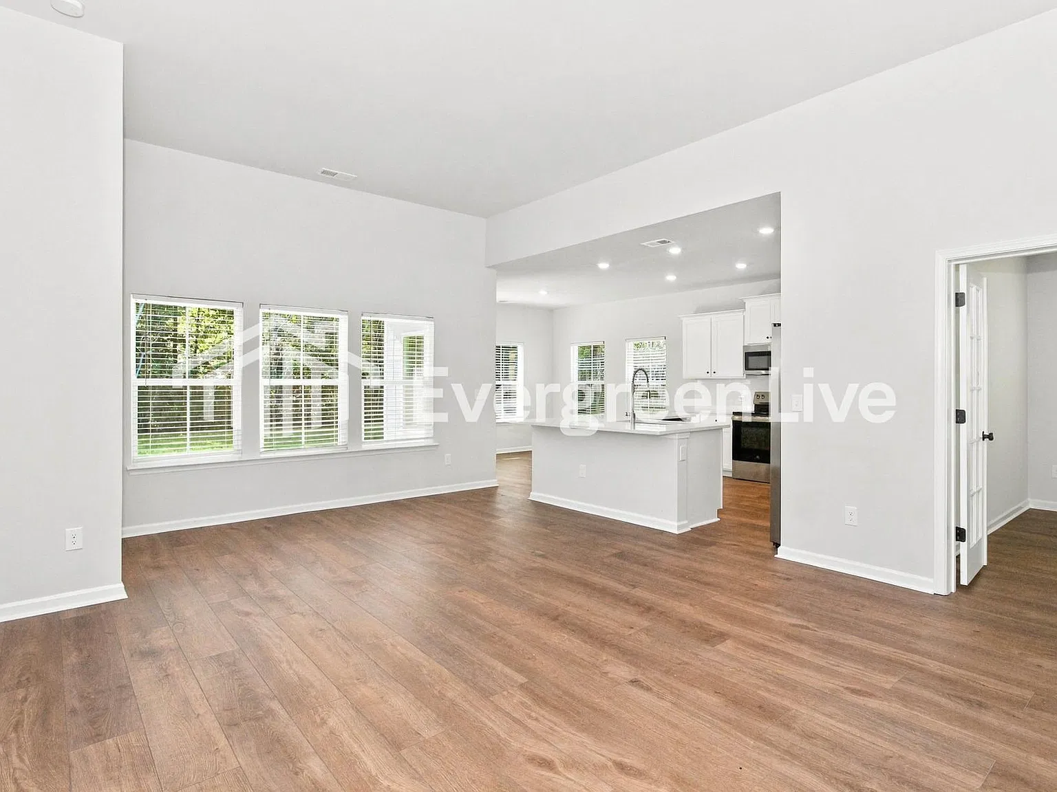 3 bed, 2.0 bath, 1748 sqft, $1,995 — Photo 2