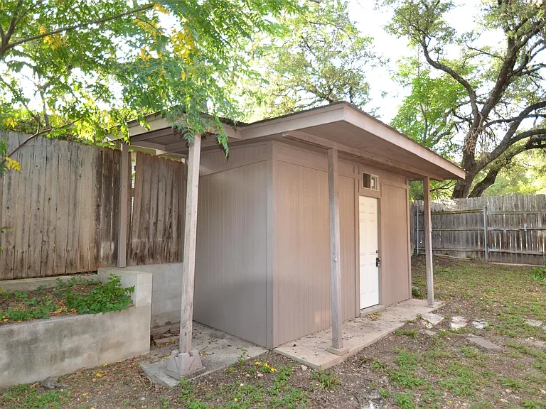 8833 Tallwood Dr — Photo 32