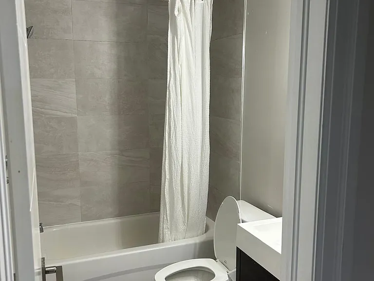 80 Raleigh Cres S — Photo 11