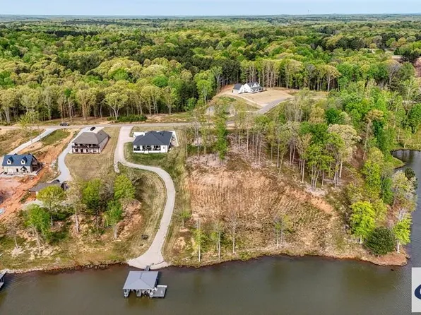 16 Shoreview Ln, Huntingdon, TN 38344