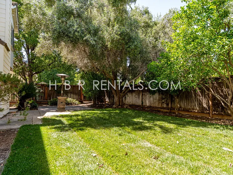 237 E Legacy Dr — Photo 38
