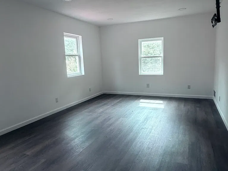 507 W Seneca St #2 — Photo 4
